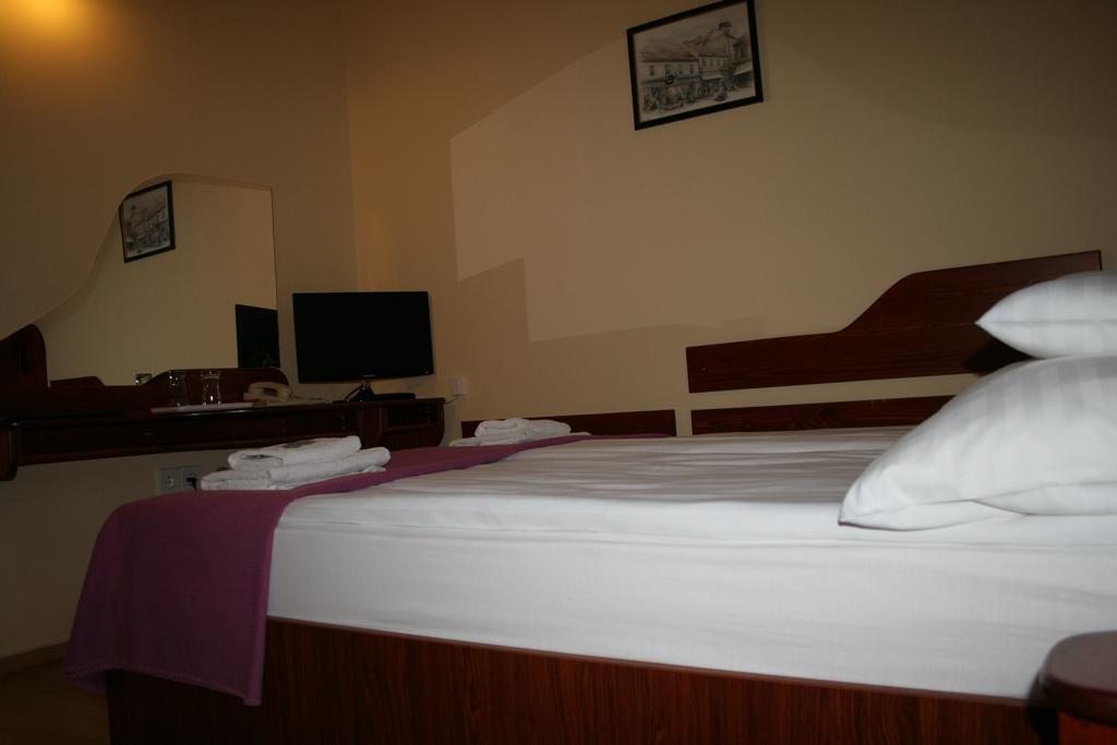 Szent Gyoergy Fogado Hotel Pecs Room photo